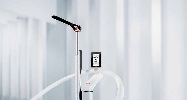 seca Scale-up Line - EMR-validated mobile handrail scale with digital measuring rod and ID-Display™ #1