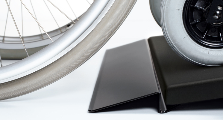 seca 676 - EMR-validated wheelchair scale with handrail #3